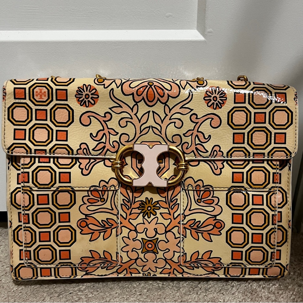 Beautiful Tory Burch Gemini Link Large Shoulder Bag with gold chain